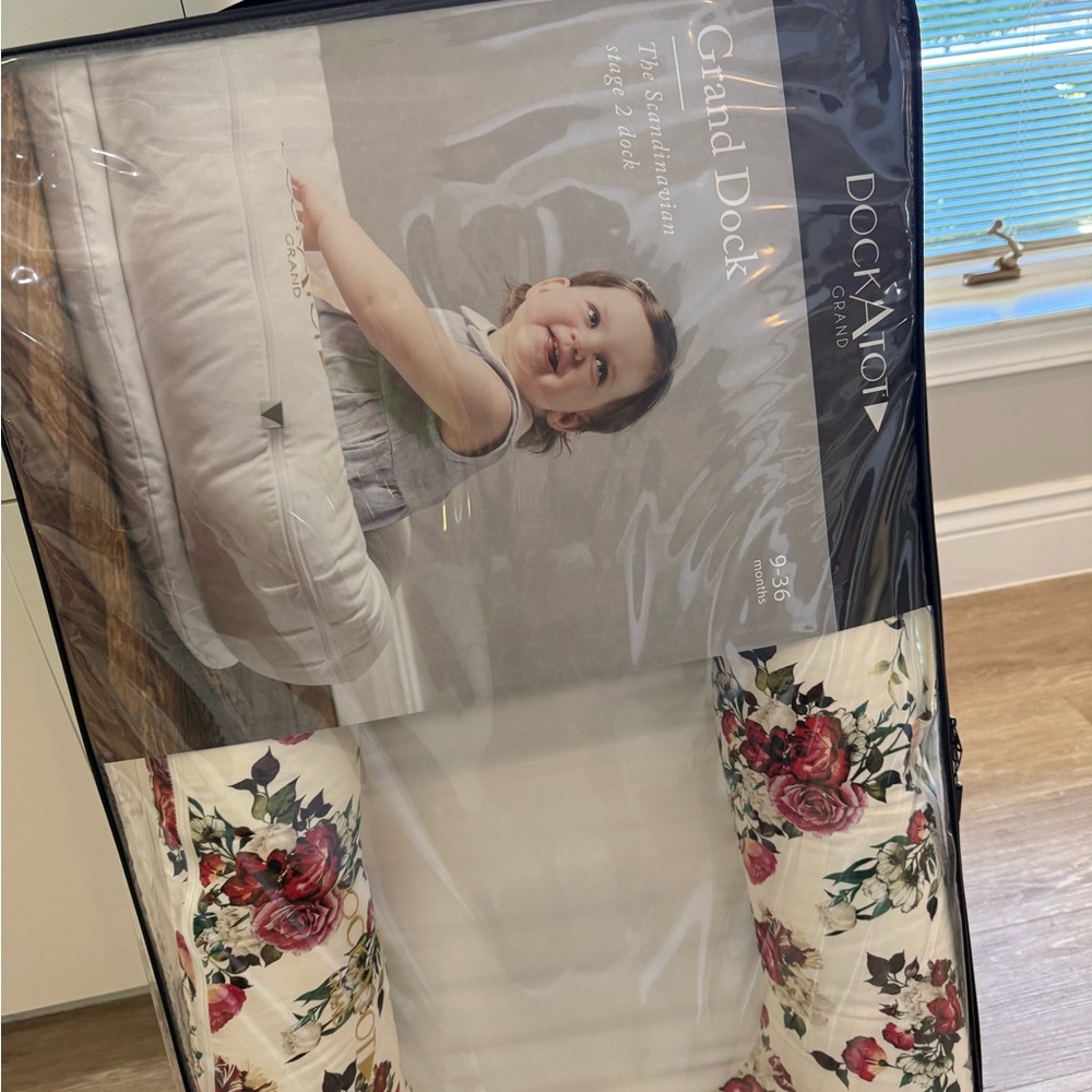 DockATot White and Red Floral Frame with Peaceful Artwork